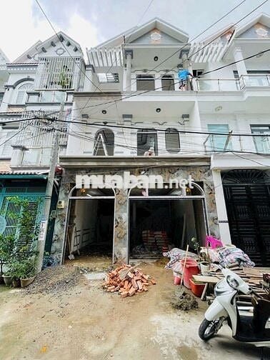 chủ gửi bán căn nhà đang hoàn thiện, tặng fuul nội thất cho khách yêu.