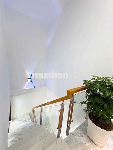 Bán nhà sổ hồng hoàn công. Hem xe hơi