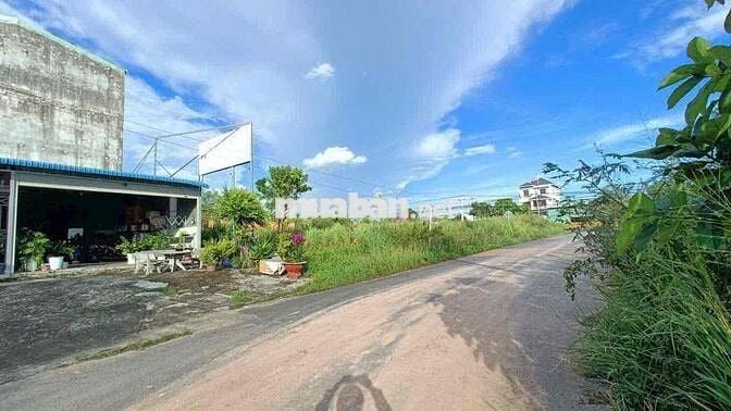 Đất 2 mặt tiền QL13 và DH611 Diện tích 1.793m2. Làm gì cũng được