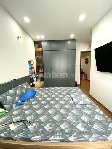 BAN NHA KHU SÂN BAY -  XE HƠI VÀO NHÀ - 5 TẦNG MỚI CÓNG CÓ THANG MÁY.