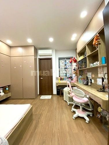 BAN NHA KHU SÂN BAY -  XE HƠI VÀO NHÀ - 5 TẦNG MỚI CÓNG CÓ THANG MÁY.