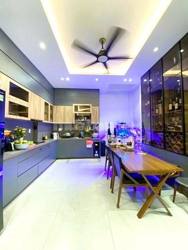BAN NHA KHU SÂN BAY -  XE HƠI VÀO NHÀ - 5 TẦNG MỚI CÓNG CÓ THANG MÁY.