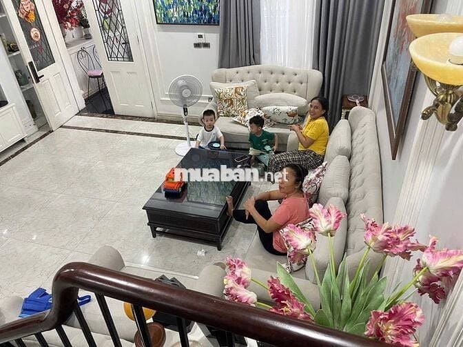 Cho thuê nhà 4 tầng đường Nguyệt Quế 22 - Vinhomes Riverside Long Biên