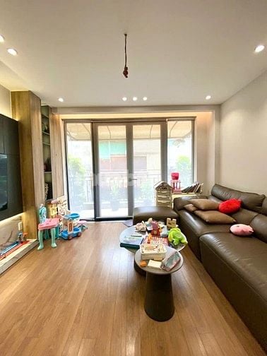 BAN NHA KHU SÂN BAY -  XE HƠI VÀO NHÀ - 5 TẦNG MỚI CÓNG CÓ THANG MÁY.