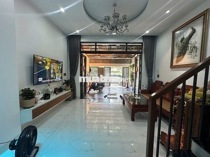 NHÀ 3 TẦNG MẶT TIỀN HÒA PHÚ- FULL NỘI THẤT, GẦN TÔ HIỆU