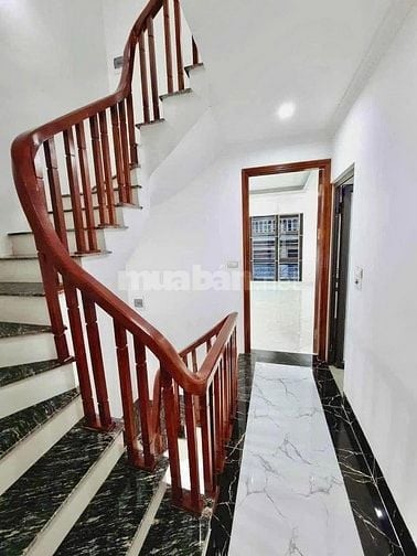 DUY NHẤT! nhỉnh 10 tỷ Gara ô tô sát UBND XÃ Thanh Liệt