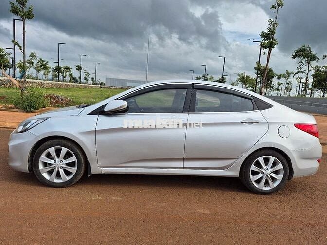 Hyundai Accent 2012, số tự động