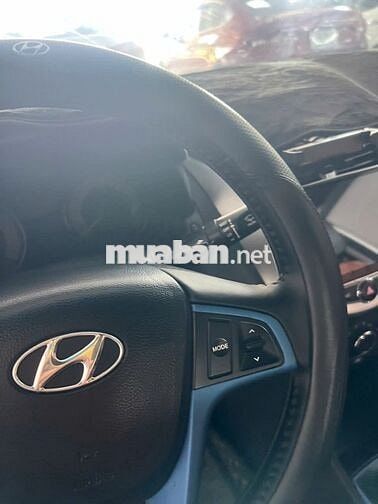 Hyundai Accent 2012, số tự động