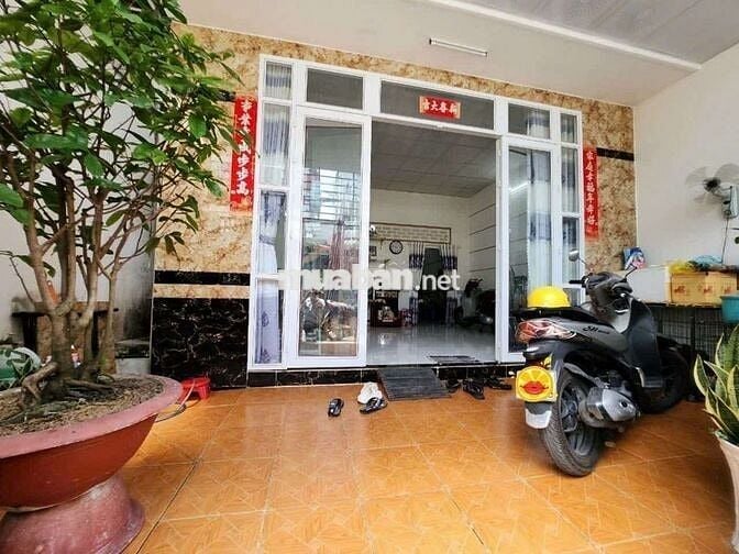 Bán nhà trục chính, nhà đã hoàn công, hẻm 3m thẳng và thông, nhà đẹp