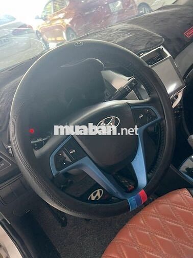 Hyundai Accent 2012, số tự động