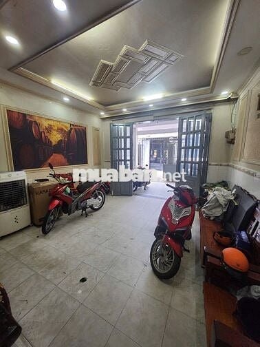 Nhà DT lớn giáp Q5, DTSD 146m vuông, 4PN, cách Q5 Q1 vài phút đi xe