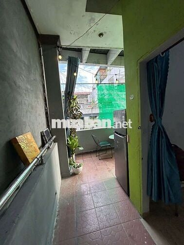 Phòng Ban Công xanh mát, Thật 100%. Tại Ngả 4 Hàng Xanh, 277 XVNT, F15