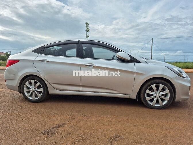 Hyundai Accent 2012, số tự động