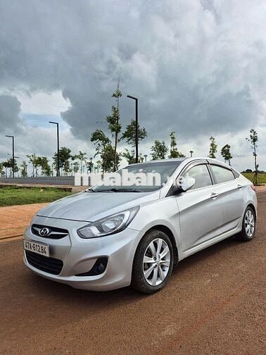 Hyundai Accent 2012, số tự động