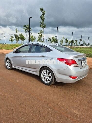 Hyundai Accent 2012, số tự động
