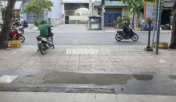 MT Đường Tỉnh lộ 10 
- DT : 5,6m X 20m giá 15triệu