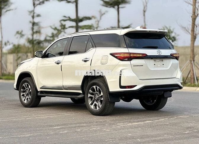 Toyota Fortuner 2023 Legender 2.4L 4x2 AT 29000 km