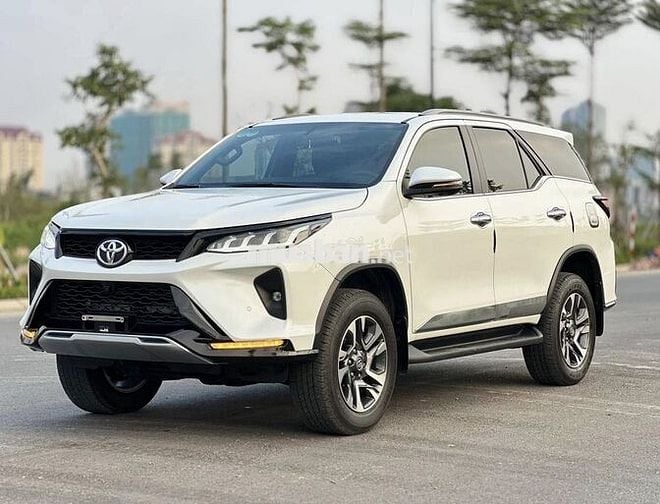 Toyota Fortuner 2023 Legender 2.4L 4x2 AT 29000 km