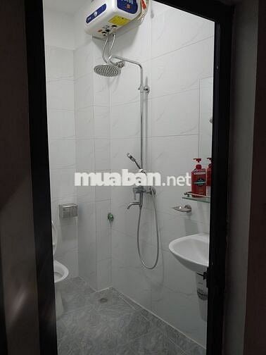 Cho thuê nhà đẹp nguyên căn 6 pn tại Quan Nhân