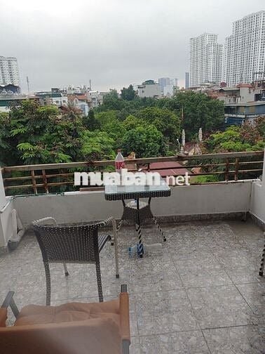 Cho thuê nhà đẹp nguyên căn 6 pn tại Quan Nhân
