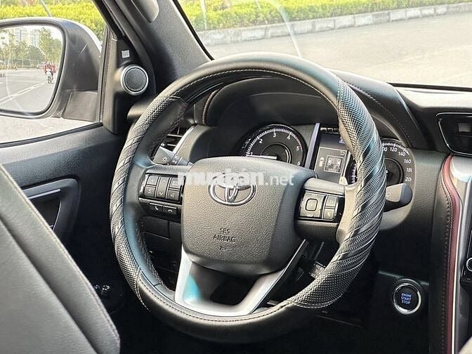 Toyota Fortuner 2023 Legender 2.4L 4x2 AT 29000 km