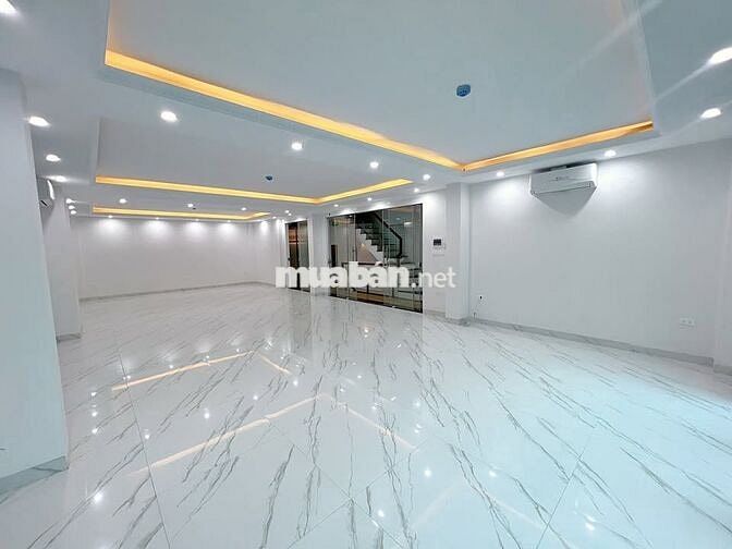 Cho thuê văn phòng tại  Lê Trọng Tấn sàn 90m2 nhà xây mới view hồ.