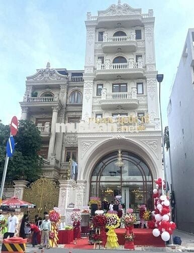 Tòa nhà chi thuê gồm 10 phòng trọ