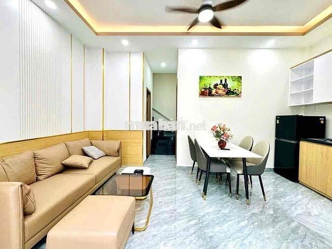 BÁN NHÀ CÁCH MẠNG THÁNG 8 NỞ HẬU - GẦN 35m2 - BTCT - NHỈNH 5 TỶ