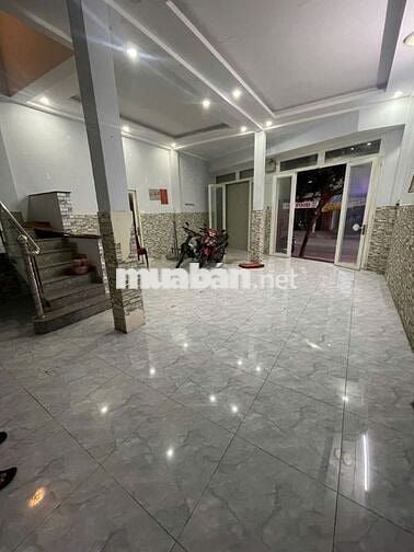 cho thuê nguyên căn góc ngã 3 hậu giang q6 . giá 26 tr