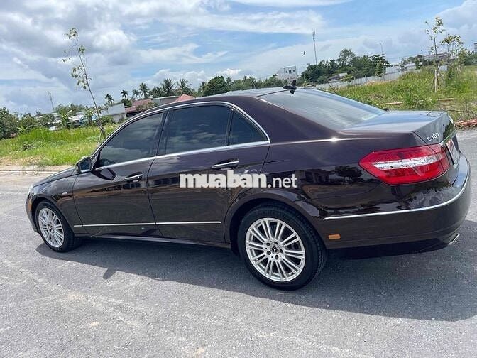 Mercedes Benz E Class 2010 E300 - 123456 km
