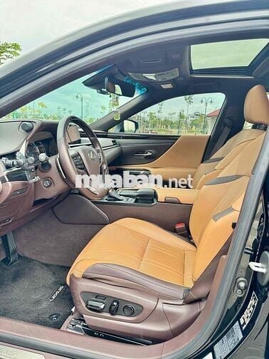 Lexus ES 2020 250 - 27600 km