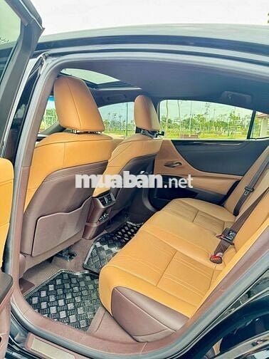 Lexus ES 2020 250 - 27600 km