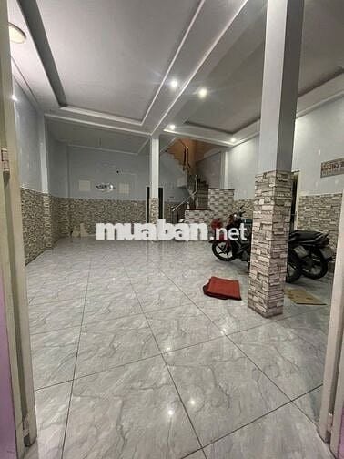 cho thuê nguyên căn góc ngã 3 hậu giang q6 . giá 26 tr
