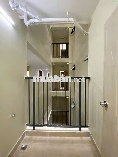 bán gấp căn hộ block C, 2 PN, giá 2 tỷ160,nhà mới 100%,view đẹp