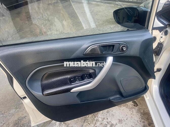 Ford Fiesta 2011 1.6 AT Hatchback - 95000 km