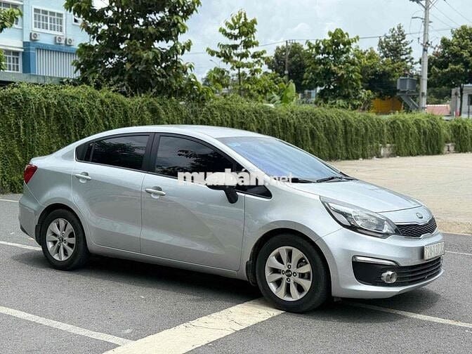 Kia Rio 2015 1.4 AT Sedan - 98000 km