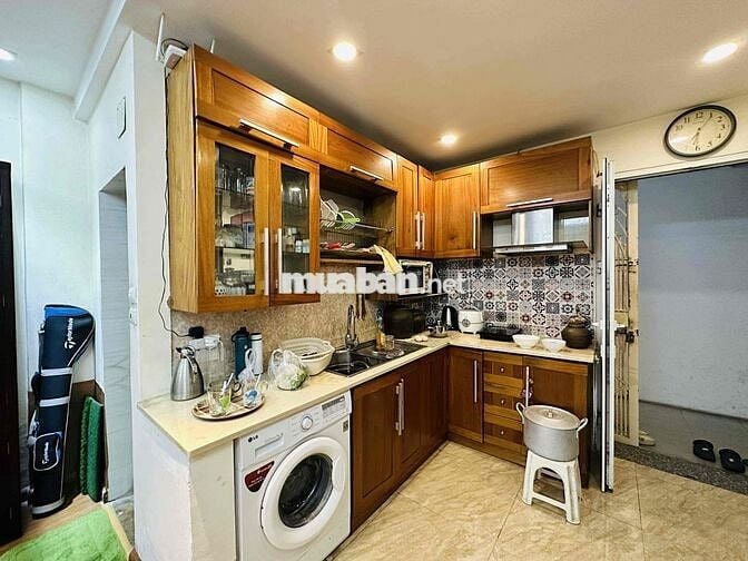 CHUNG CƯ SIÊU HIẾM- VIEW HỒ GIẢNG VÕ + KHÁCH SẠN DÁT VÀNG-TIỆN ÍCH NGẬ