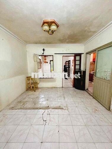 Giá đầu tư - Tập thể tầng 3 phố Quỳnh Mai 53/80 m2 sử dụng nhà cũ 3 ng