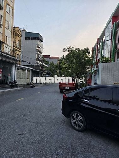 NHÀ MẶT PHỐ ĐỨC GIANG.VỈA HÈ KINH DOANH