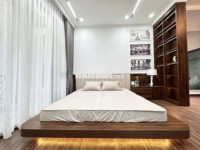 BÁN GẤP NHÀ KIM MÃ BA ĐÌNH,Ô TÔ ĐỖ CỬA ,THANG MÁY, 50M 5 TẦNG SIÊU ĐẸP