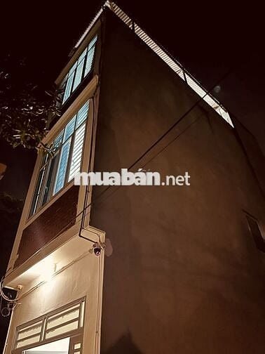Chính chủ k qua môi giới cần bán nhà 3,5 tầng dân mới xây kiên cố