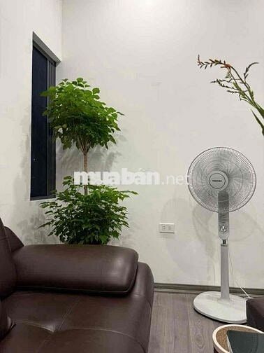 Nhà đẹp 55 m2 lô góc gần đại học ngoại thương phố Láng tập thể 2 ngủ .