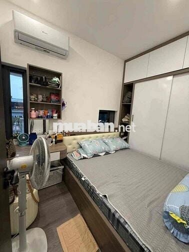 Nhà đẹp 55 m2 lô góc gần đại học ngoại thương phố Láng tập thể 2 ngủ .