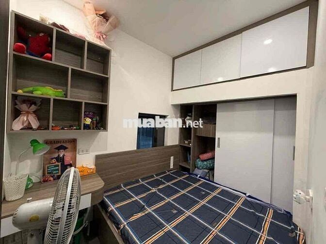 Nhà đẹp 55 m2 lô góc gần đại học ngoại thương phố Láng tập thể 2 ngủ .