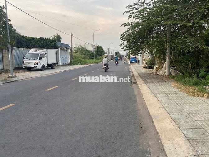 BÁN 640M2 ĐẤT Ở TẠI TT HÓC MÔN, CÁCH MT NHỰA MỘT CĂN, 500M ĐẾN CHỢ HM