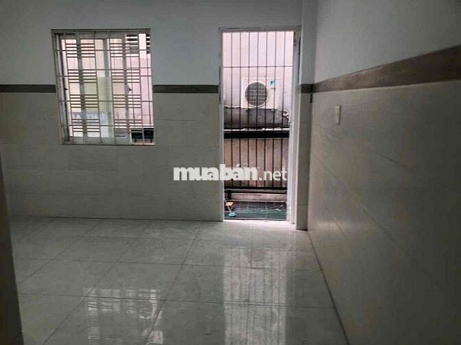 phòng ngay đường số 6 . Đối diện chợ Da Sà.