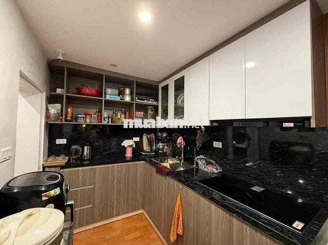 Nhà đẹp 55 m2 lô góc gần đại học ngoại thương phố Láng tập thể 2 ngủ .