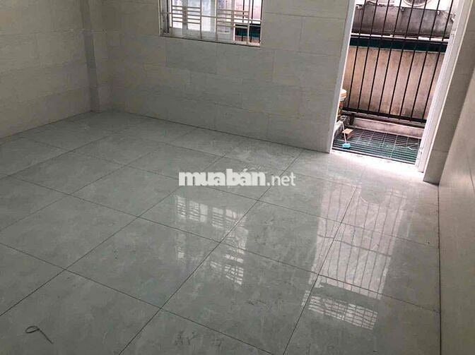phòng ngay đường số 6 . Đối diện chợ Da Sà.