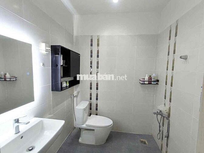 Cho thuê nhà Metro 1 trệt 2 lầu - đối diện Hoa viên