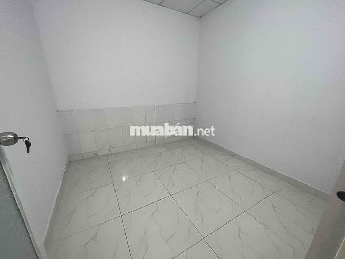 Cho thuê nhà cấp 4 diện tích lớn 100m2 đường Lê Văn Khương , hxh